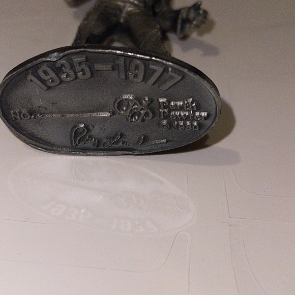 Vintage unnumbered Perth Pewter Elvis Presley figurine. - Picture 4 of 4